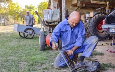 How Can Farmers Detect Early Power Shift Transmission Wear Before It Halts Field Operations?